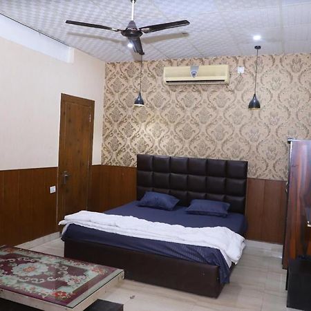 Hotel Aashirvad Faridabad Esterno foto