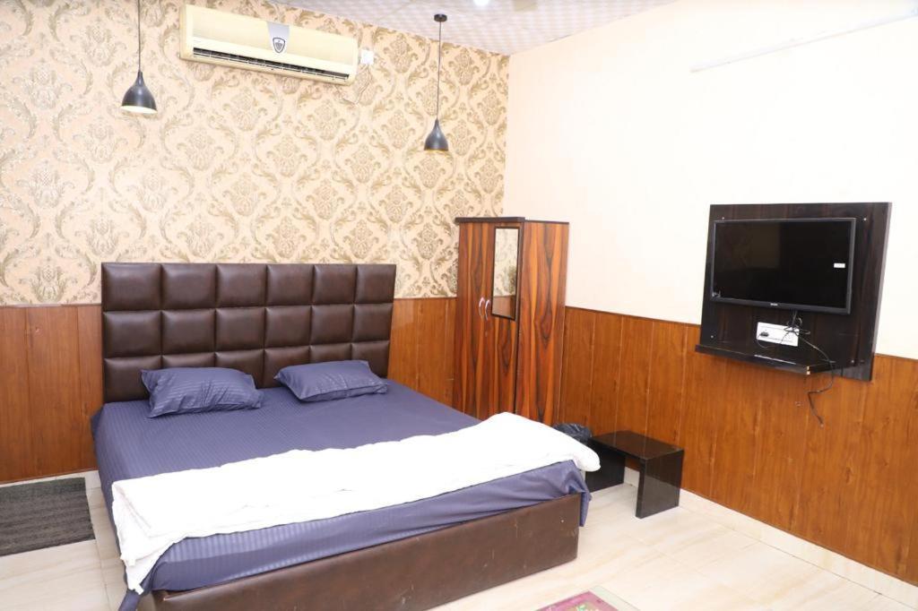 Hotel Aashirvad Faridabad Esterno foto