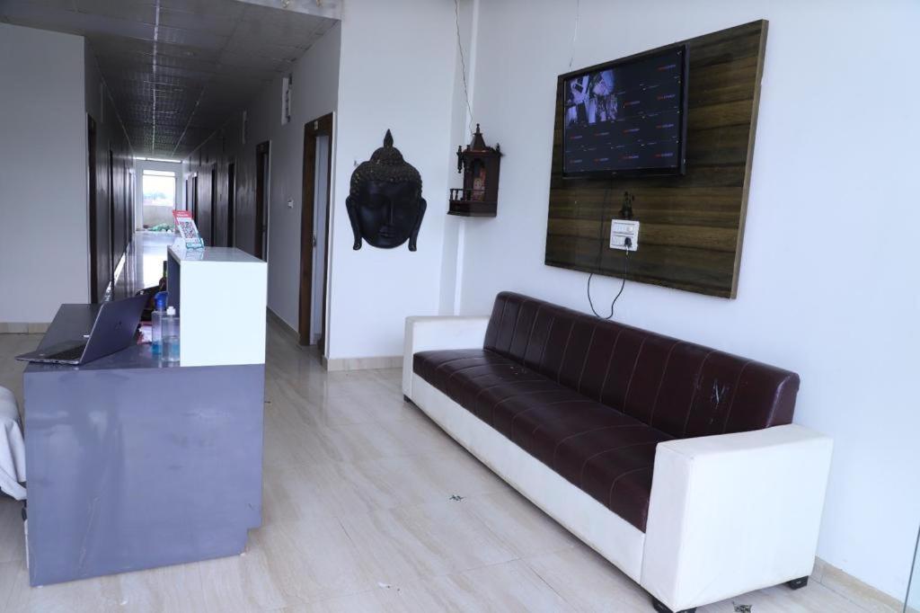 Hotel Aashirvad Faridabad Esterno foto