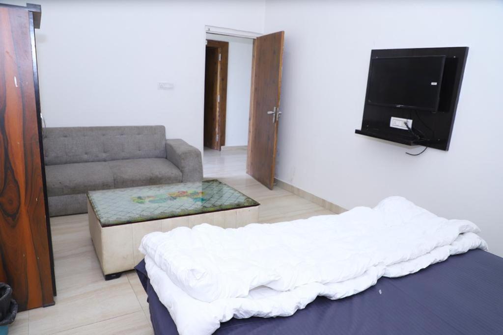 Hotel Aashirvad Faridabad Esterno foto