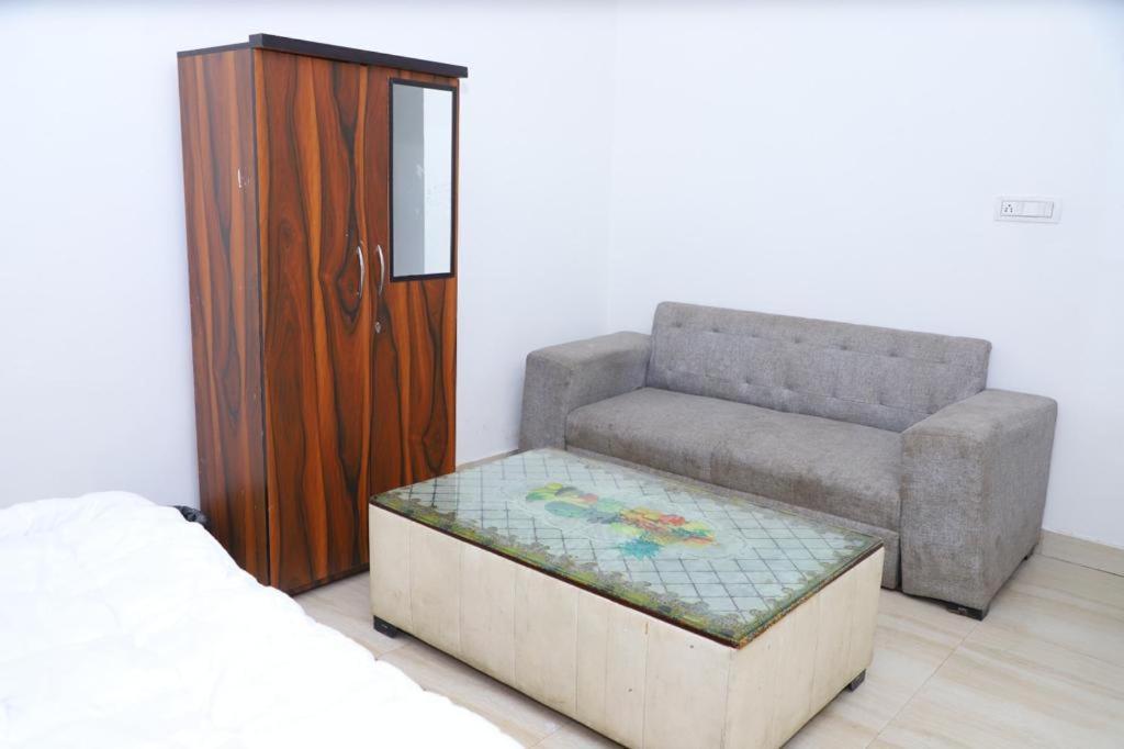 Hotel Aashirvad Faridabad Esterno foto
