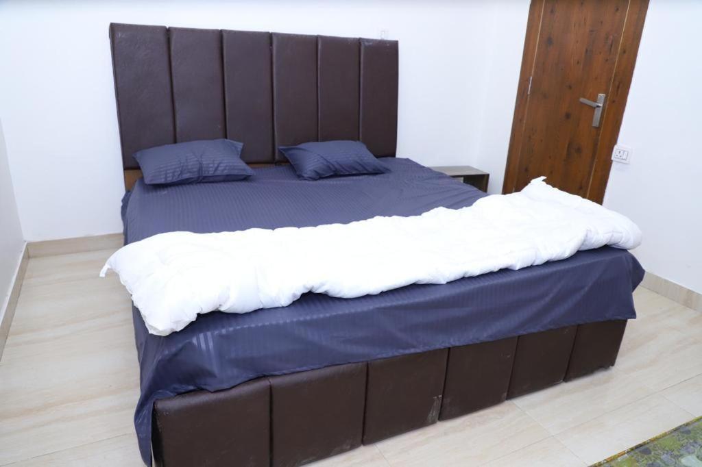 Hotel Aashirvad Faridabad Esterno foto