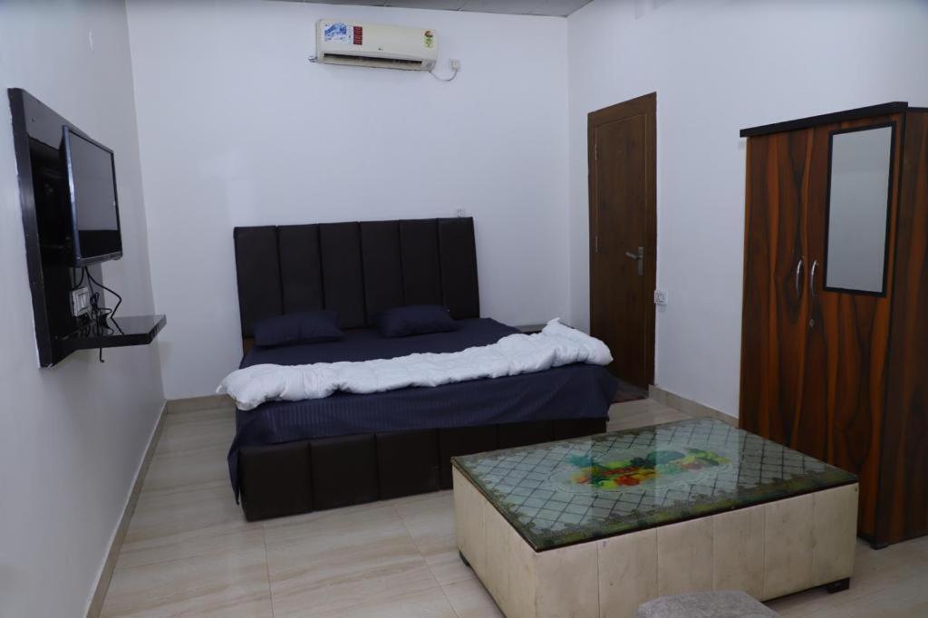 Hotel Aashirvad Faridabad Esterno foto