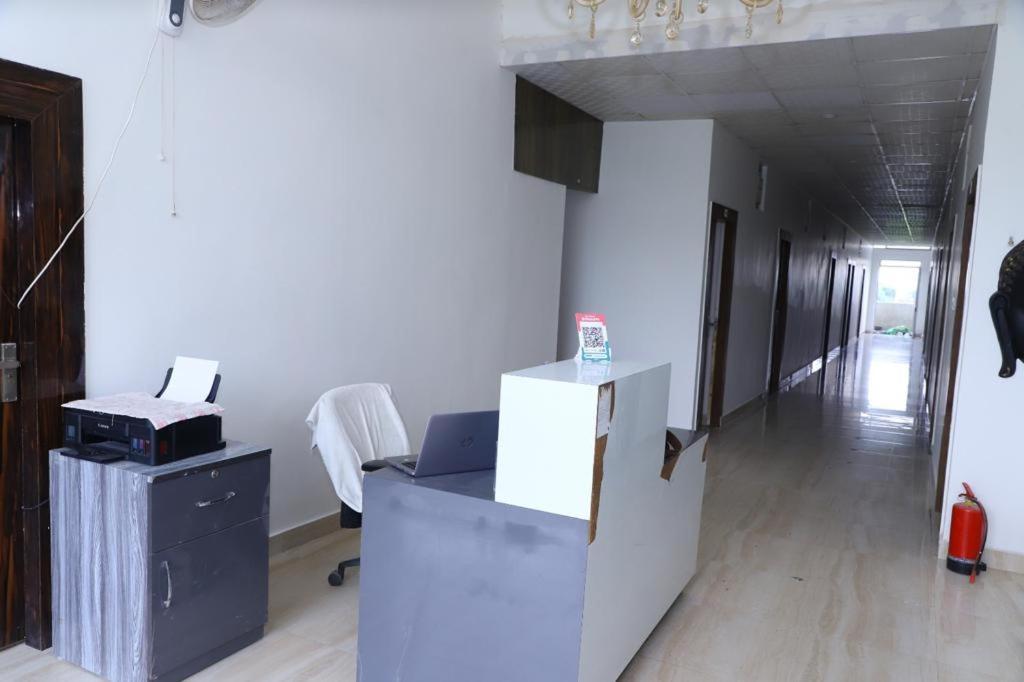 Hotel Aashirvad Faridabad Esterno foto